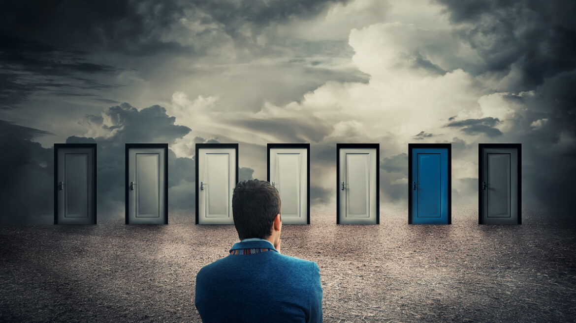 This image show how to chose the right right HR Solutions