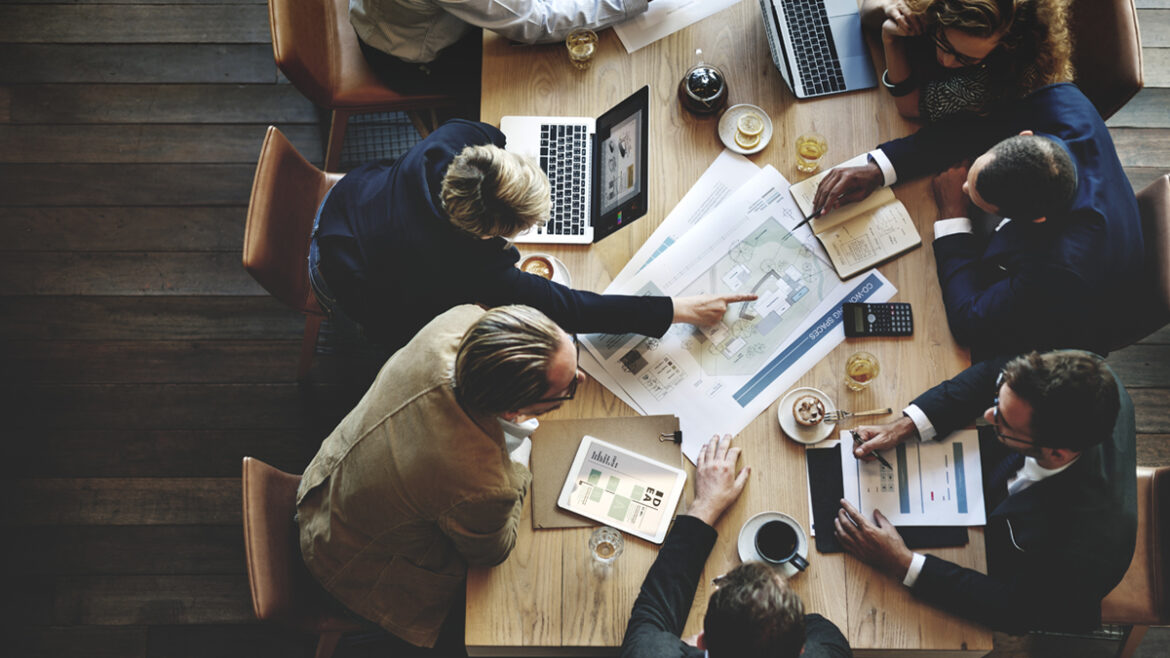 This image shows how the role of hr is important in building business strategy.